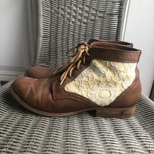 Brown Ankle Boots with Lace